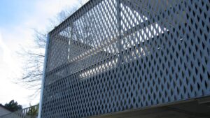 Lire la suite à propos de l’article Métal Déployé vs Tôle Perforée : 5 Différences Essentielles pour Vos Projets